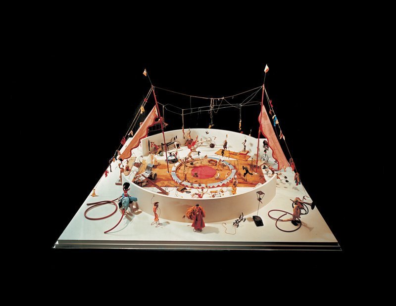 Cirque de Calder - imaginative play